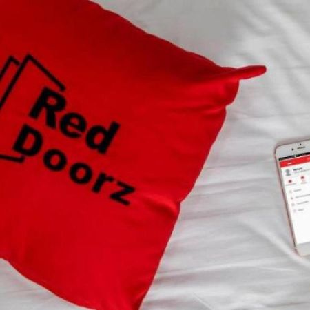 Reddoorz Plus Near Mall Slipi Jaya Джакарта Экстерьер фото