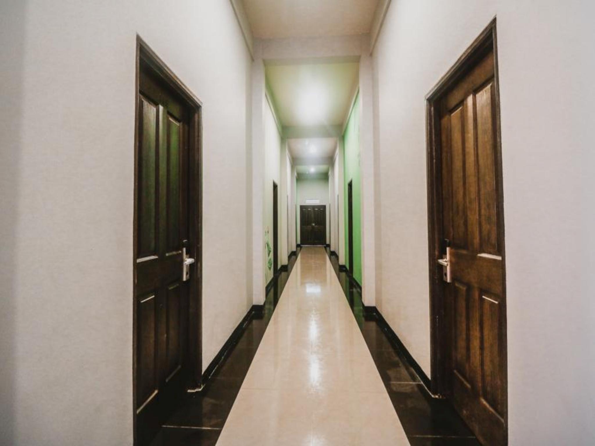 Reddoorz Plus Near Mall Slipi Jaya Джакарта Экстерьер фото