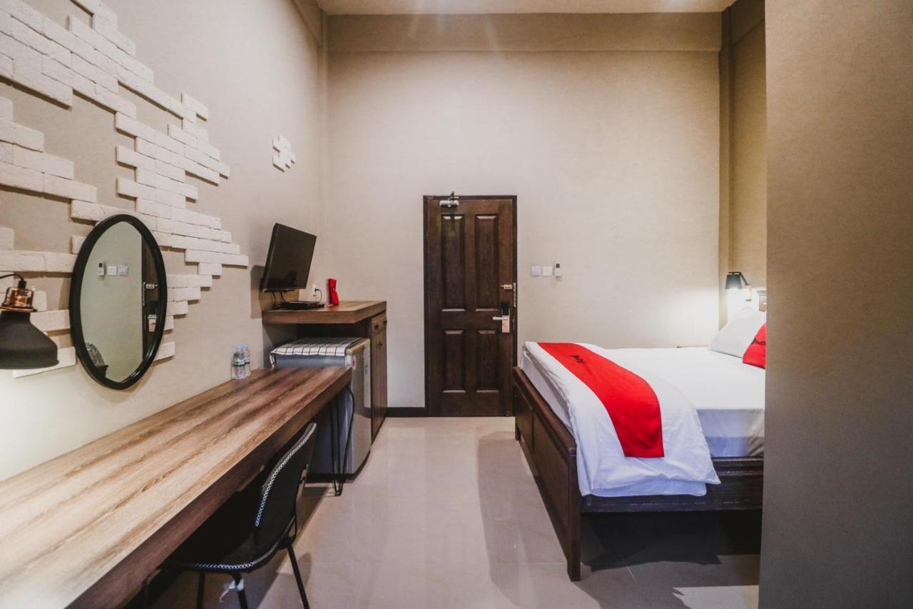Reddoorz Plus Near Mall Slipi Jaya Джакарта Экстерьер фото