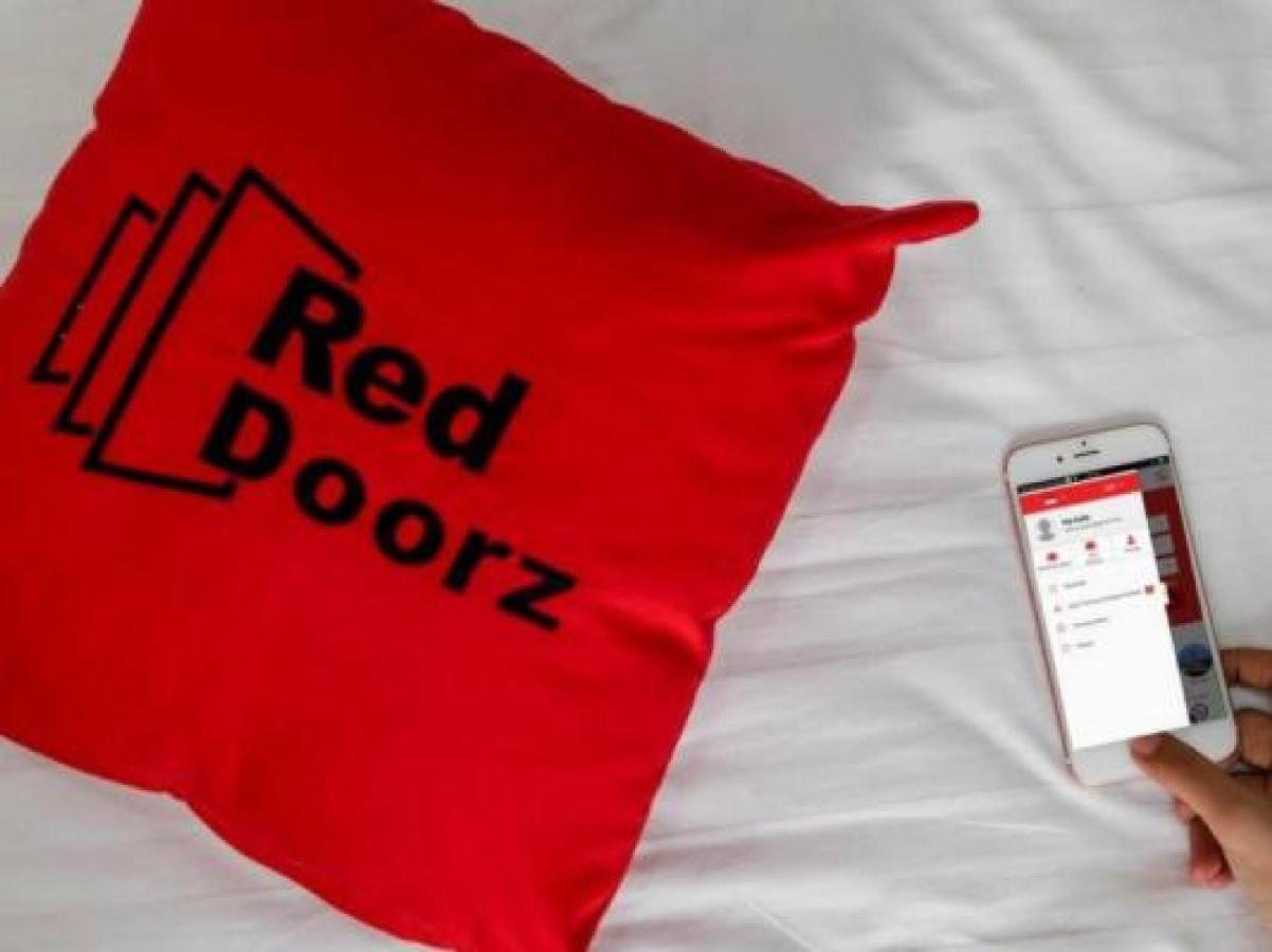 Reddoorz Plus Near Mall Slipi Jaya Джакарта Экстерьер фото